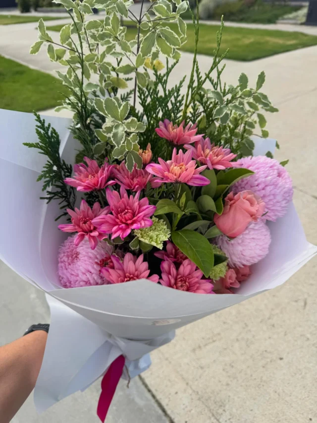 Some pics of our beautiful blooms out for delivery 🌼 Order now for your weekend flower fix! 

#flowerdeliverybrisbane #flowerdeliverymelbourne